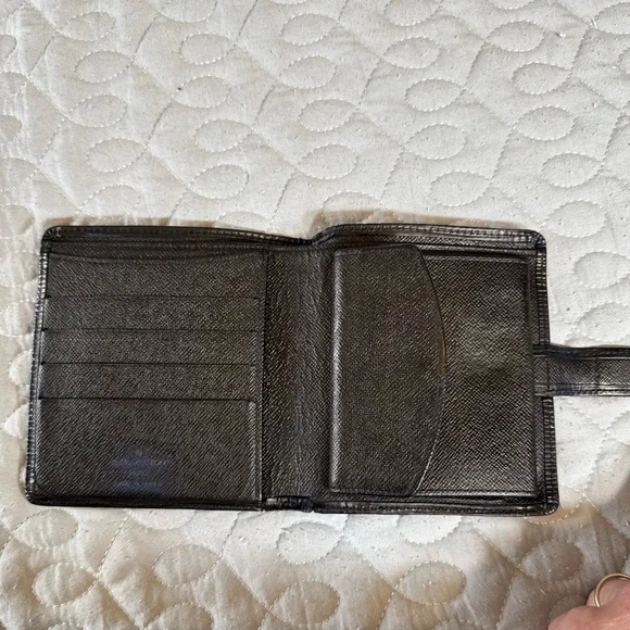 Louis Vuitton Epi Porte-Billets Black Leather Compact Wallet - Picture 9 of 16